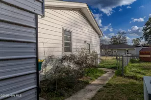 1108 E 10th St, Lumberton, NC 28358 - Photo 17