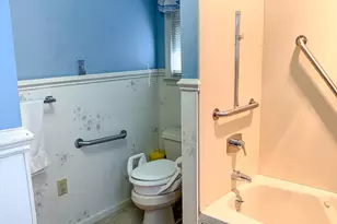 703 W 27th St, Lumberton, NC 28358 - Photo 13
