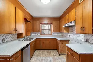 219 E Ridge St, Rose Hill, NC 28458 - Photo 9
