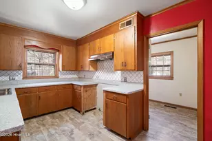 219 E Ridge St, Rose Hill, NC 28458 - Photo 11