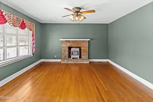 129 Pineland Ave, Mount Olive, NC 28365 - Photo 3