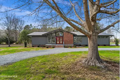 1000 Pine Street, Lake Waccamaw, NC 28450 - Photo 1