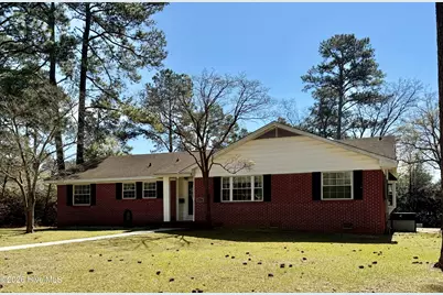 401 Hawthorne Street, Hamlet, NC 28345 - Photo 1
