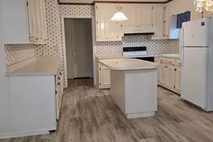 214 E Bladen St, Bladenboro, NC 28320 - Photo 13