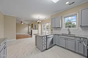 208 Chastain Dr, Jacksonville, NC 28546 - Photo 9