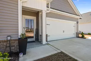 2001 Alizarin Ln, New Bern, NC 28562 - Photo 3