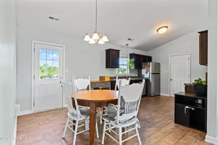 211 Lockwood Ct, Hubert, NC 28539 - Photo 7
