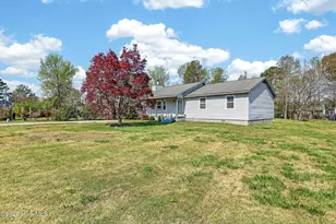 111 Little Lake Cir, New Bern, NC 28560 - Photo 3