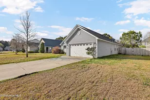 710 Savannah Dr, Jacksonville, NC 28546 - Photo 3