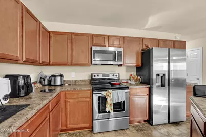 710 Savannah Drive, Jacksonville, NC 28546 - Photo 17