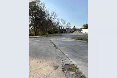 300 N Hughes Boulevard, Elizabeth City, NC 27909 - Photo 9