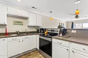 105 SE 58th St, Oak Island, NC 28465 - Photo 7