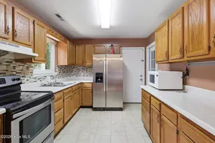107 Royal Ct, Jacksonville, NC 28546 - Photo 5