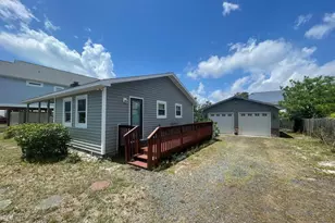 141 NE 33rd St, Oak Island, NC 28465 - Photo 5