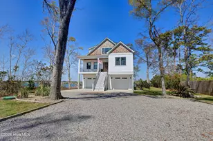 823 Chadwick Shores Dr, Sneads Ferry, NC 28460 - Photo 1