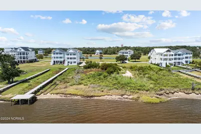 719 Cannonsgate Drive, Newport, NC 28570 - Photo 3