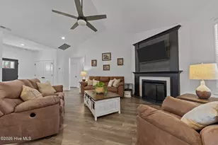 30220 W Lake Dr, Wagram, NC 28396 - Photo 11
