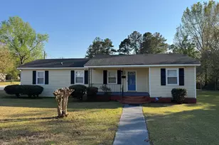 325 Tuskeegee Dr, Laurinburg, NC 28352 - Photo 1