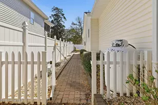 142 NW 8th St, Oak Island, NC 28465 - Photo 5