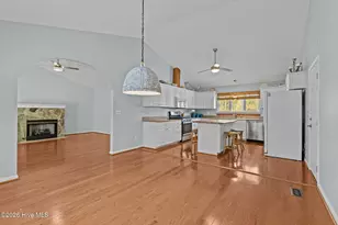 120 Robin Crescent, Cape Carteret, NC 28584 - Photo 5