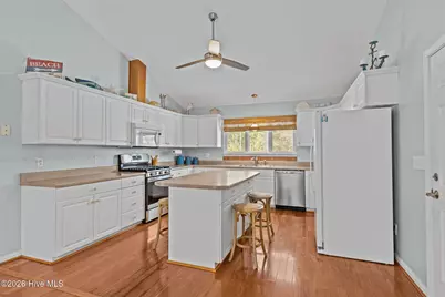 120 Robin Crescent, Cape Carteret, NC 28584 - Photo 9