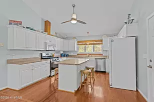120 Robin Crescent, Cape Carteret, NC 28584 - Photo 9