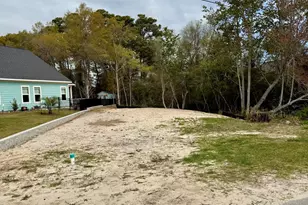 478 W 11th St, Southport, NC 28461 - Photo 1