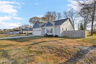406 Duster Ln, Richlands, NC 28574 - Photo 3
