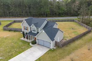205 Kayla Dawn Ct, Maple Hill, NC 28454 - Photo 5