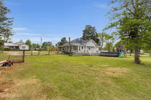 308 Pollock St, Pollocksville, NC 28573 - Photo 33