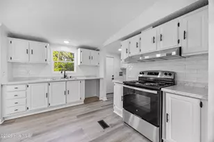 410 Pond View Ln, Hampstead, NC 28443 - Photo 5