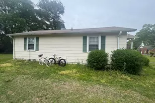 213 N Walker St, Burgaw, NC 28425 - Photo 3