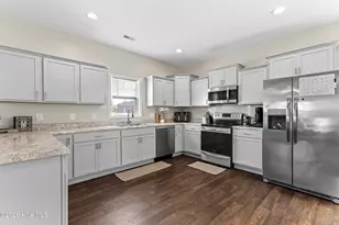 304 Maidstone Dr, Richlands, NC 28574 - Photo 5