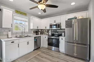 508 Seafarer Dr, Carolina Beach, NC 28428 - Photo 5