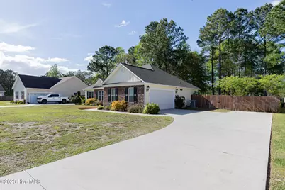 113 Sparkling Brook Way, Jacksonville, NC 28546 - Photo 3