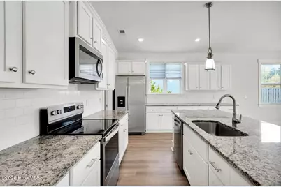 304 Edgewater Way, Surf City, NC 28445 - Photo 5