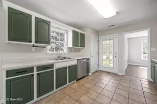 300 Carlisle Ct, Jacksonville, NC 28540 - Photo 9