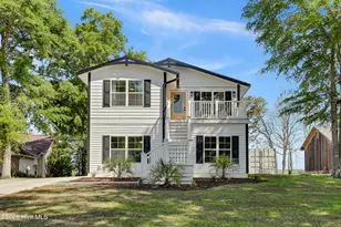 725 Chadwick Shores Dr, Sneads Ferry, NC 28460 - Photo 1
