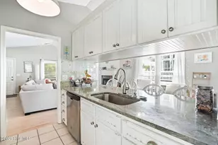 914 Oceanward Ln, Carolina Beach, NC 28428 - Photo 15