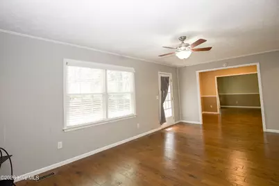 115 E Hedgelawn Way, Southern Pines, NC 28387 - Photo 5