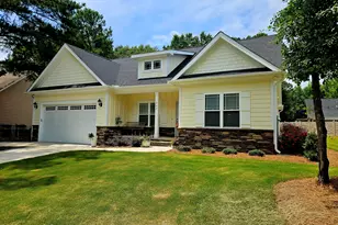 203 Fountain Dr, Clinton, NC 28328 - Photo 1