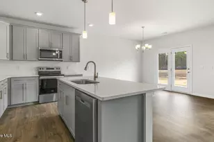 409 Conifer St, Sanford, NC 27332 - Photo 3