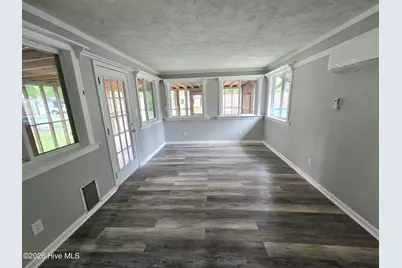 1018 Karen Drive, New Bern, NC 28562 - Photo 11