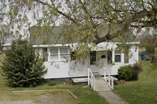 911 E Harnett St, Dunn, NC 28334 - Photo 1