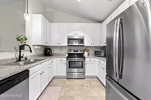 702 Jasmine Ln, Jacksonville, NC 28546 - Photo 9