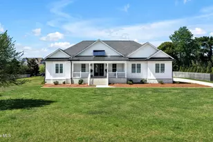 450 E Creekview Dr, Hampstead, NC 28443 - Photo 1