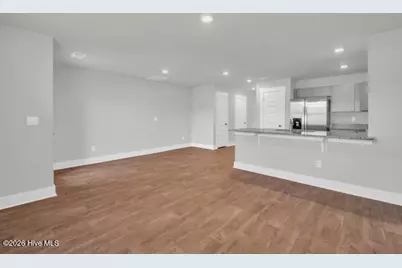 109 N Grassland Road, Surf City, NC 28445 - Photo 5