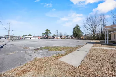 204 E Bayshore Boulevard, Jacksonville, NC 28540 - Photo 17