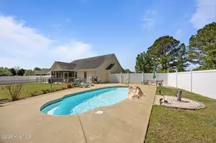 116 Bur Oaks Blvd, Newport, NC 28570 - Photo 11