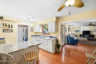 227 E 11th St, Southport, NC 28461 - Photo 7